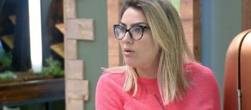 Thayse questionou postura da peoa. (Reprodu&ccedil;&atilde;o/RecordTV)