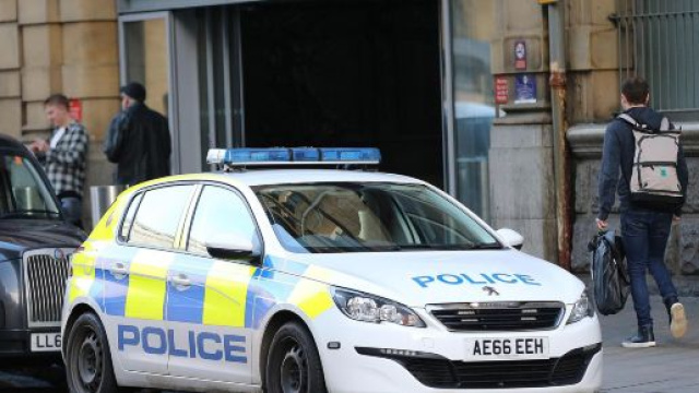 Manchester, 4 persone accoltellate fuori da un centro commerciale