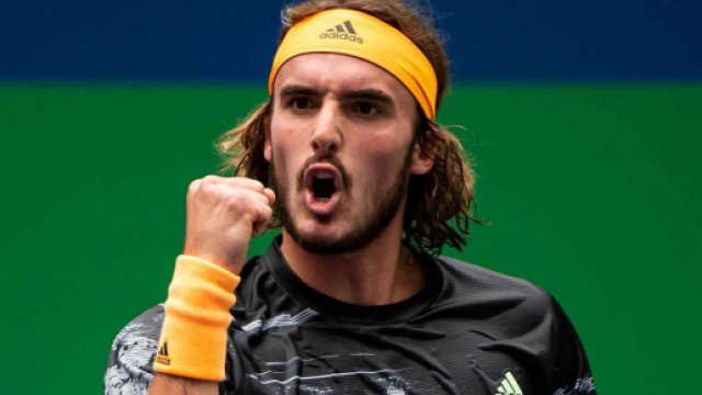 Stefanos Tsitsipas supera Djokovic e conquista la semifinale al Masters di Shangai