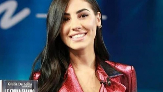 Giulia De Lellis, novit&agrave; sul libro: 'Richieste per tradurlo all'estero, sono sconvolta'.