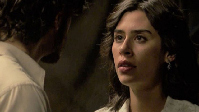 Il Segreto, spoiler spagnoli: Matias e Alicia si danno un bacio appassionato
