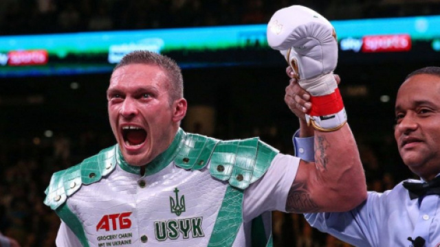 Oleksandr Usyk, facile vittoria prima del limite al debutto tra i pesi massimi