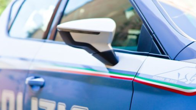 Varese, sconosciuto accoltella 15enne in pieno centro, gridava: 'Vi ammazzo'