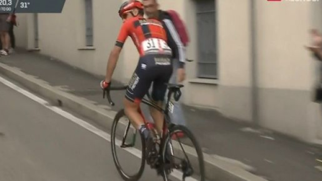 Vincenzo Nibali si stacca sulla salita di Civiglio