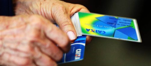 Idosos com doen&ccedil;as graves devem entrar com pedido de isen&ccedil;&atilde;o de imposto de renda. (Arquivo Blasting News).