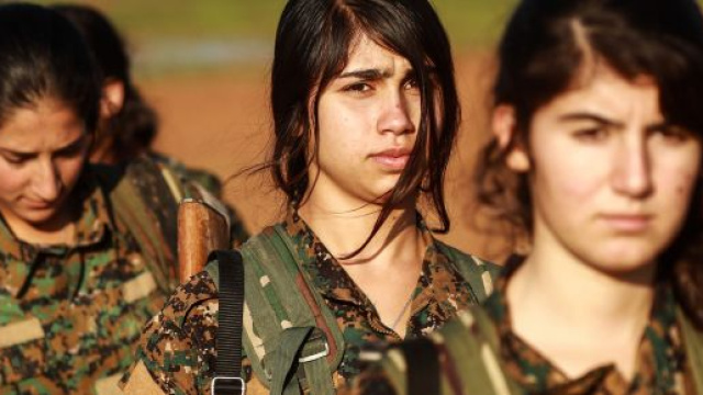 Donne soldato curde combattono in Siria