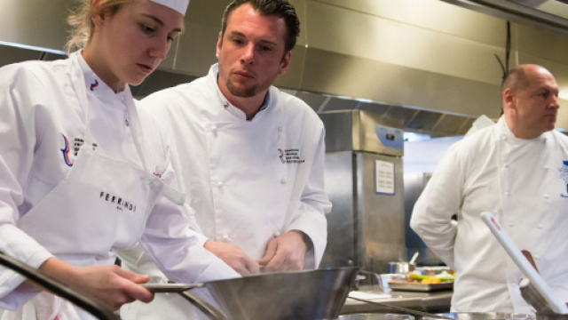 Ferrandi Paris et ses chefs se livrent aux &eacute;ditions Flammarion, d&egrave;s le 16 octobre, avec l'ouvrage "Ferrandi chocolat" - eurochef.fr
