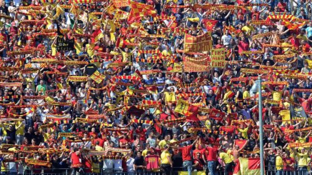 La curva dei tifosi del Lecce.