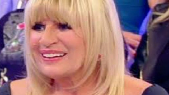 Uomini e donne, spoiler del 15 ottobre: gioco della mela per Gemma e JeanPierre