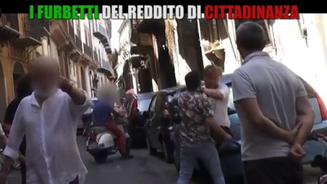 Le Iene: inviato aggredito dai furbetti del reddito di cittadinanza