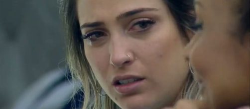 'A Fazenda 11': Tati Dias passa a noite chorando por perder prova do Fazendeiro da Semana. (Reprodu&ccedil;&atilde;o/Record TV)