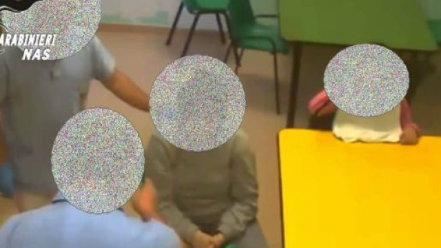 Maestra di sostegno denunciata dai suoi alunni: avrebbe maltrattato una bambina disabile- bambinidisatana.com