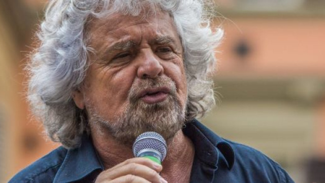 Beppe Grillo vuole abolire il diritto di voto agli anziani.