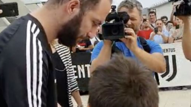 Calciomercato Juventus, Higuan potrebbe rinnovare: per adesso no al River Plate