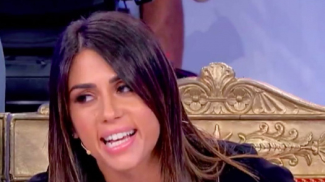 Uomini e Donne: Giulia bacia Daniele