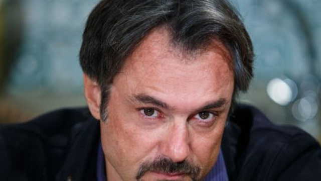 Un posto al sole, trame dal 21 al 25 ottobre: Michele affronter&agrave; gli alunni di Scaglione