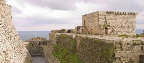 Local churches and Christian organizations remain in Syria to hep the Kurds. [Image Source: Pixabay]