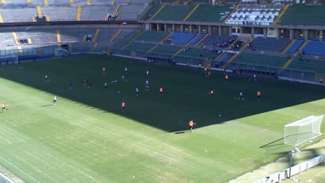 File:Stadio Renzo Barbera interno giorno.jpg - Wikipedia - wikipedia.org