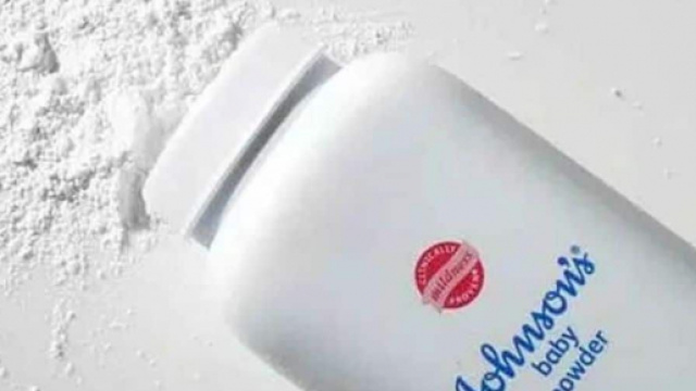 Johnson & Johnson ritira lotto di talco per neonati.