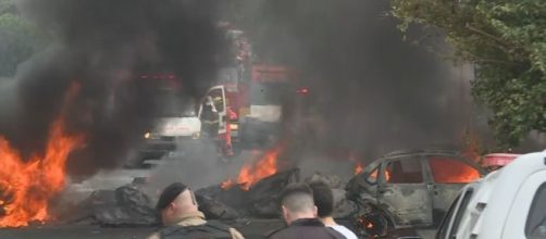 Avi&atilde;o caiu no meio da rua. (Reprodu&ccedil;&atilde;o/ TV Globo)