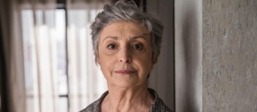 Berta finge ser amiga de Vivi Guedes. (Reprodu&ccedil;&atilde;o/TV Globo)