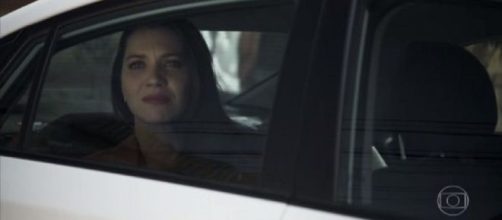 Fabiana planeja n&atilde;o dar um dia de sossego a Maria da Paz. (Reprodu&ccedil;&atilde;o/TV Globo)