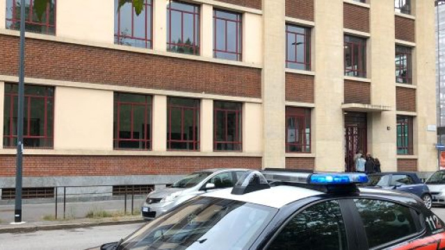 Milano: morto il bimbo caduto dalle scale della scuola