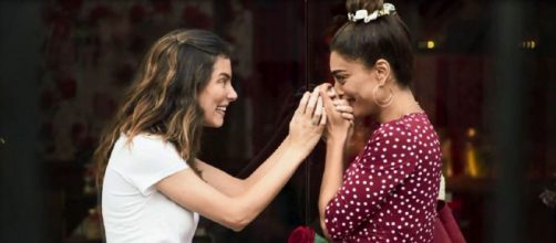 Joana (Bruna Ham&uacute;) e Maria da Paz (Juliana Paes) descobrem coincid&ecirc;ncias dos seus passados, em 'A Dona do Peda&ccedil;o'. Reprodu&ccedil;&atilde;o/TV Globo
