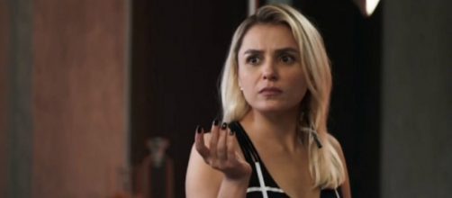 M&aacute;rcio (Anderson Di Rizzi) e Kim (Monica Iozzi) em cena na novela A Dona do Peda&ccedil;o, trama das nove da Globo (Reprodu&ccedil;&atilde;o/Rede Globo)