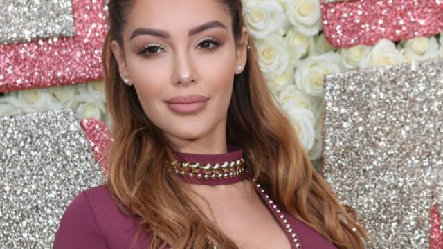 La belle Nabilla Benattia, ... - beninwebtv.com