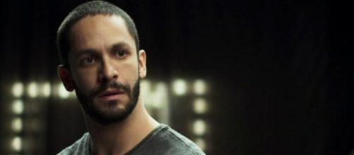 T&eacute;o surpreender&aacute; j&uacute;ri com revela&ccedil;&atilde;o. (Reprodu&ccedil;&atilde;o/Rede Globo)