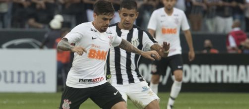 Fagner est&aacute; suspenso e n&atilde;o joga. (Arquivo Blasting News)