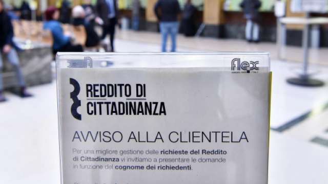 Pagamento ottobre Reddito di cittadinanza Inps, in arrivo 100 mila sospensioni