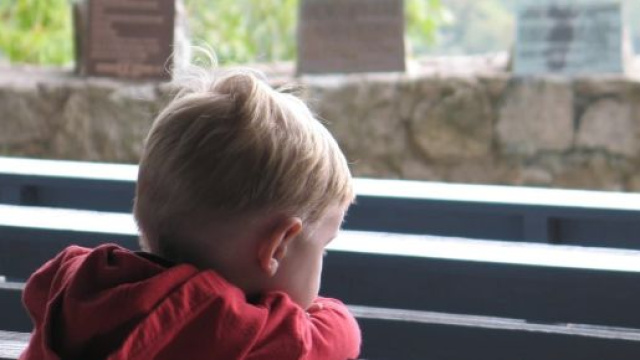 Bimbo picchiato pi&ugrave; volte, arrestato il compagno della madre