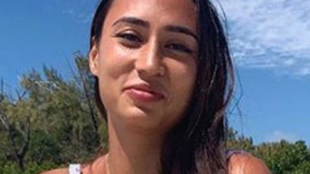 Terrifi&eacute;e, Astrid Nelsia pense qu'un tableau de sa chambre est hant&eacute;