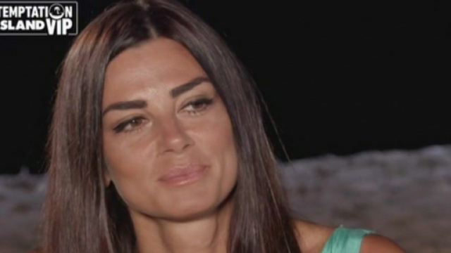 Anticipazioni Temptation Island Vip: Serena e Silvia vicine al bacio con i single Alessandro e Valerio.