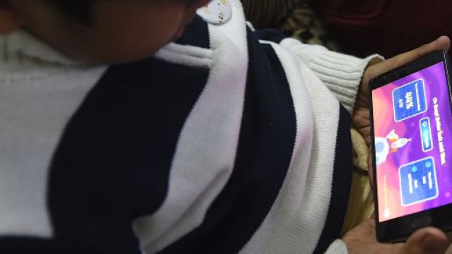 Modena, allarme in una scuola elementare: pedofilo tenta di adescare bambini su Tik Tok