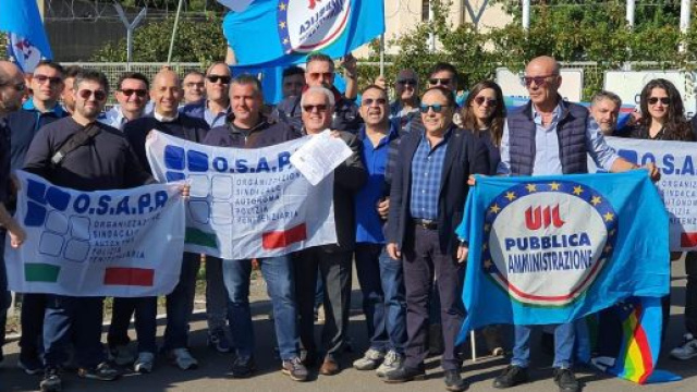 Protesta dinanzi alla Casa Circondariale "Bicocca" a Catania