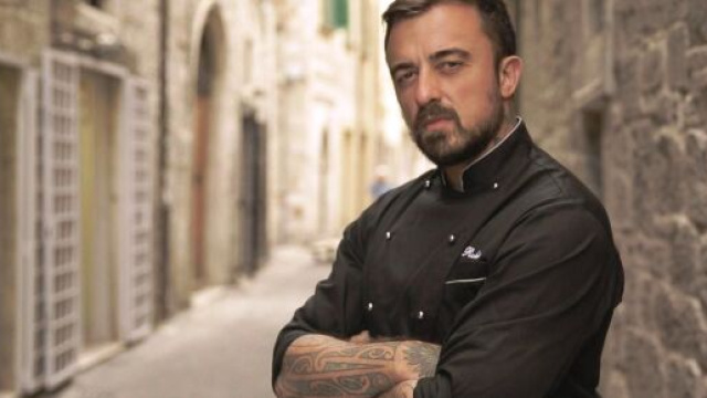 Chef Rubio ha attaccato la polizia su Twitter