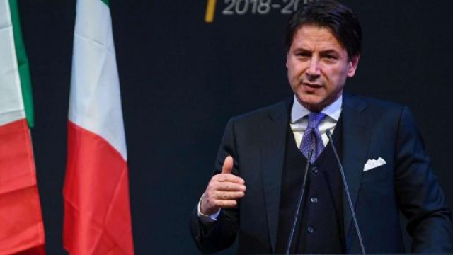 Matteo Renzi e Giuseppe Conte discutono a distanza