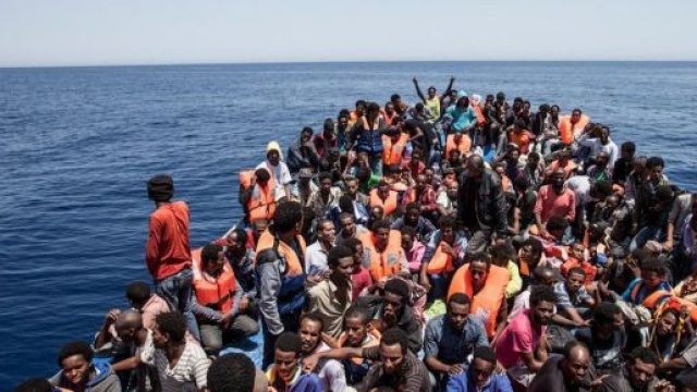 Migranti, continuano le stragi a largo di Lampedusa