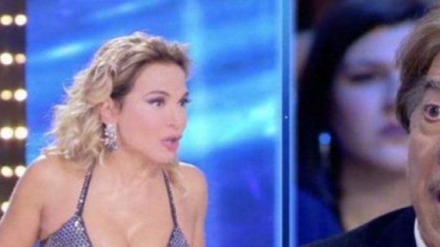 Rissa in studio a Live - Non &egrave; la d'Urso: Columbro furioso con la trasmissione