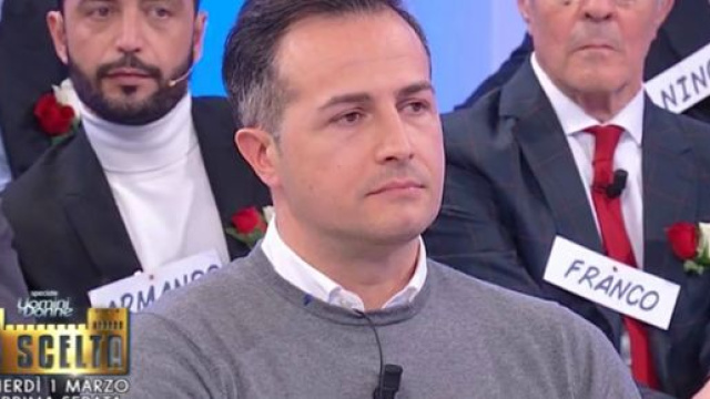Anticipazioni Uomini e donne dell'8 ottobre: Riccardo Guarnieri deluso dal bacio di Ida e Armando
