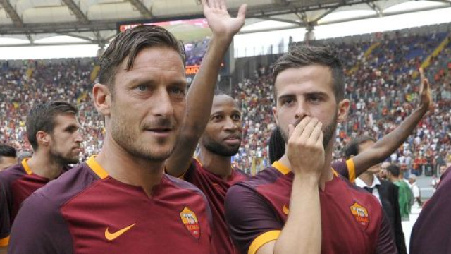 Totti risponde a Pjanic su Instagram:'Altro livello'
