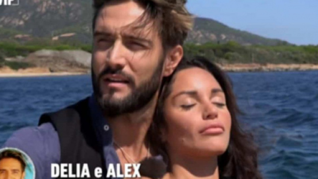 Anticipazioni Temptation Island Vip: Alex Belli e Delia complici a Ostuni dopo il fal&ograve;.
