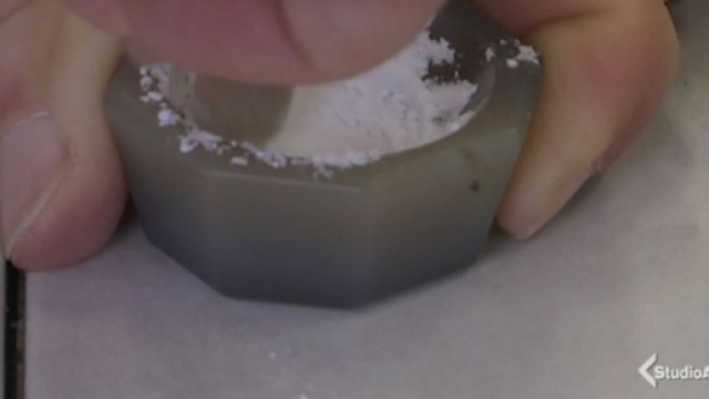 Fentanyl, fino a mille volte pi&ugrave; potente dell'eroina - F.Mosciatti Studio Aperto