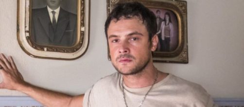 O ator fez ressalva, embora discorde da possibilidade do amor entre o matador e a 'encomenda'. (Reprodu&ccedil;&atilde;o/TV Globo)