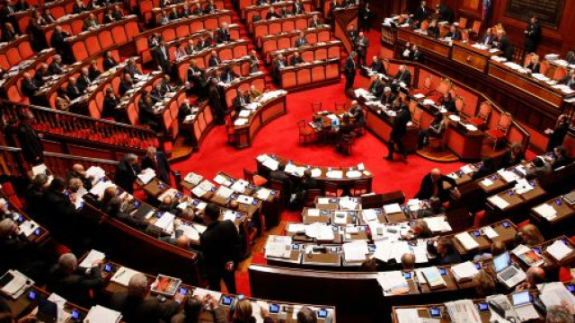 Sar&agrave; censura per le idee non gradite in rete, commenta Fazzolari sulla Commissione Segre