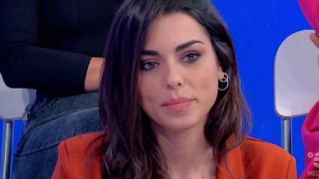 Uomini e Donne, Giulia e Raselli nei guai: un 'like' di lui su IG e un tatuaggio li incastrerebbero.
