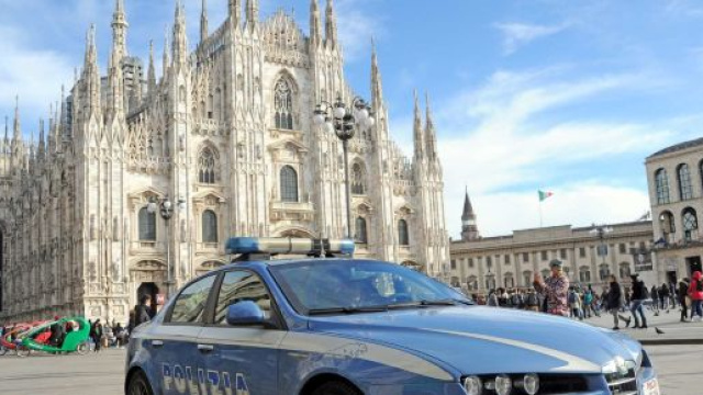 Milano, guardia giurata accoltella per 'gioco' un collega vicino al Duomo